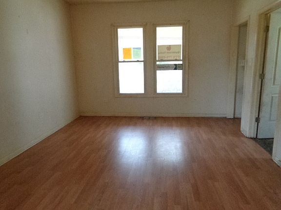 2nd image of 5753 S Hoyne Ave