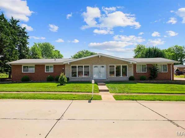 4750 Villa Knoll Dr, Saint Louis, MO 63128