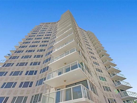 3rd image of 3000 Holiday Dr APT 1801