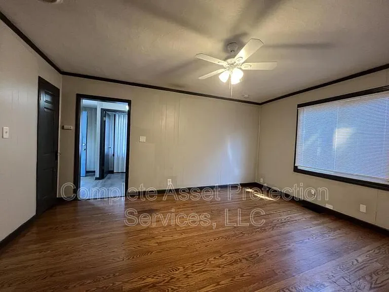 1119 E 39th Pl — Photo 7