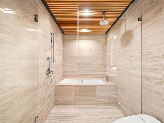 5th image of 1568 Alberni St #60X
