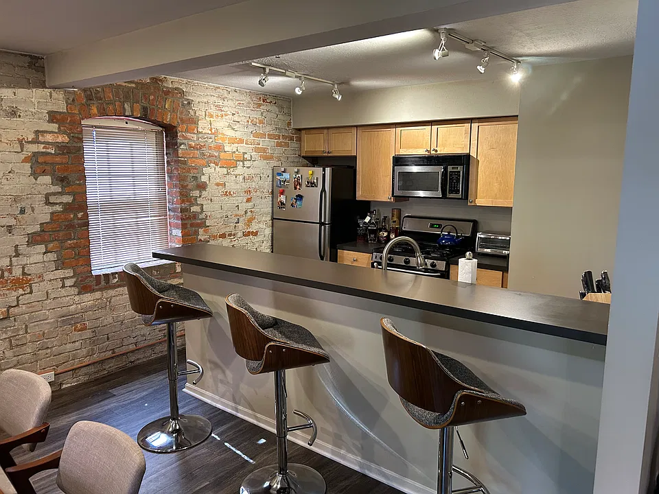 544 S Front St #210