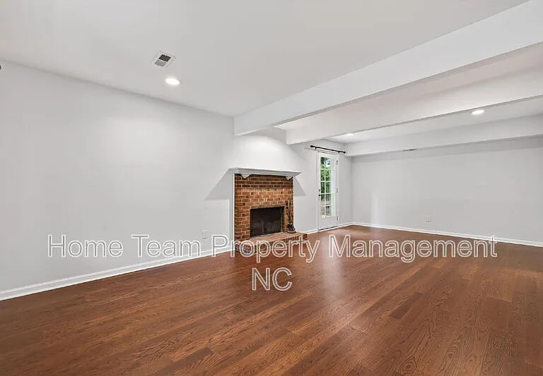 1526 Dirkson Ct — Photo 2