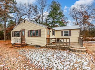 910 County Rd, Wareham, MA 02571