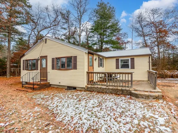 910 County Rd, Wareham, MA 02571