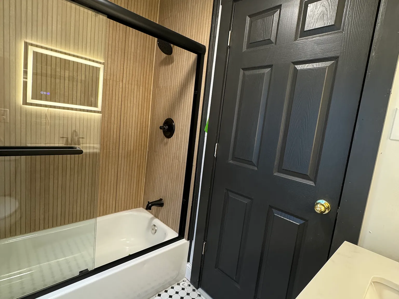 3 bed, 1100 sqft, $3,250 — Photo 4