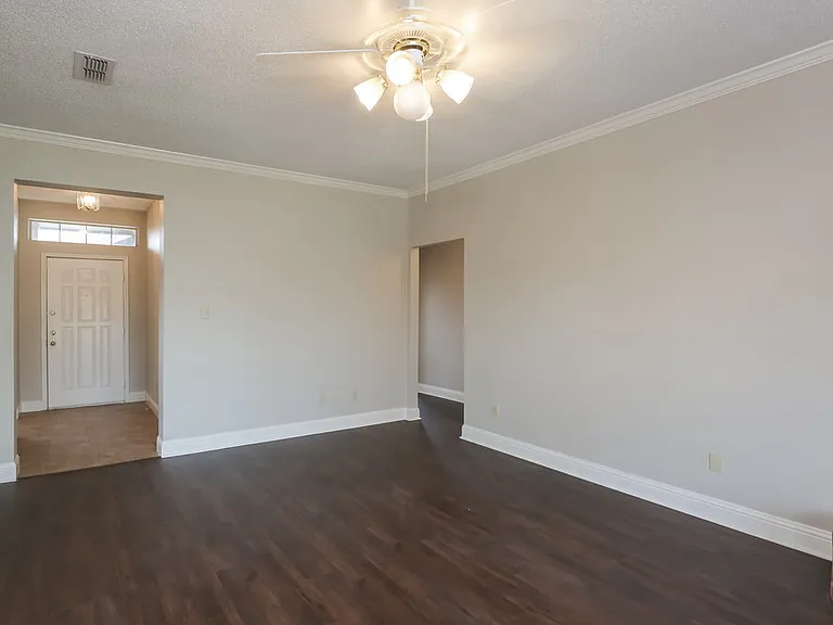 2524 Park Valley Dr — Photo 6