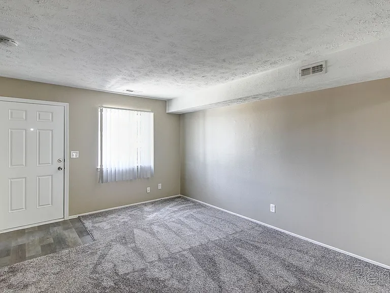 Southdale Square Apartments — Photo 8