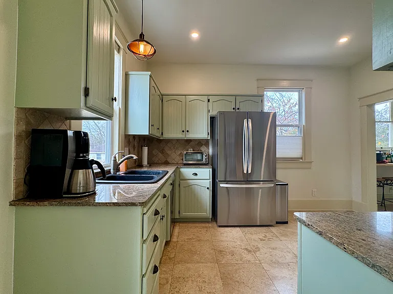 602 S 2nd St — Photo 3