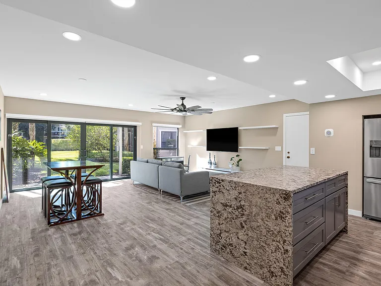 11863 Wimbledon Cir #438 — Photo 8