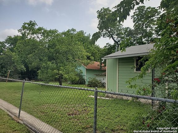 3rd image of 439 Clovis Pl