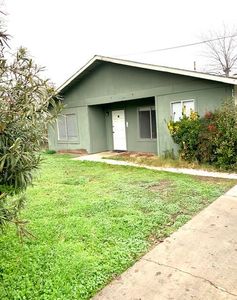 1132 W Iris Ave, Visalia, CA, 93277