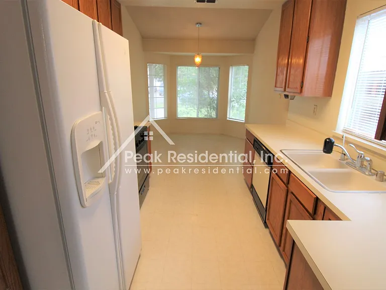 1024 Moreno Way — Photo 10