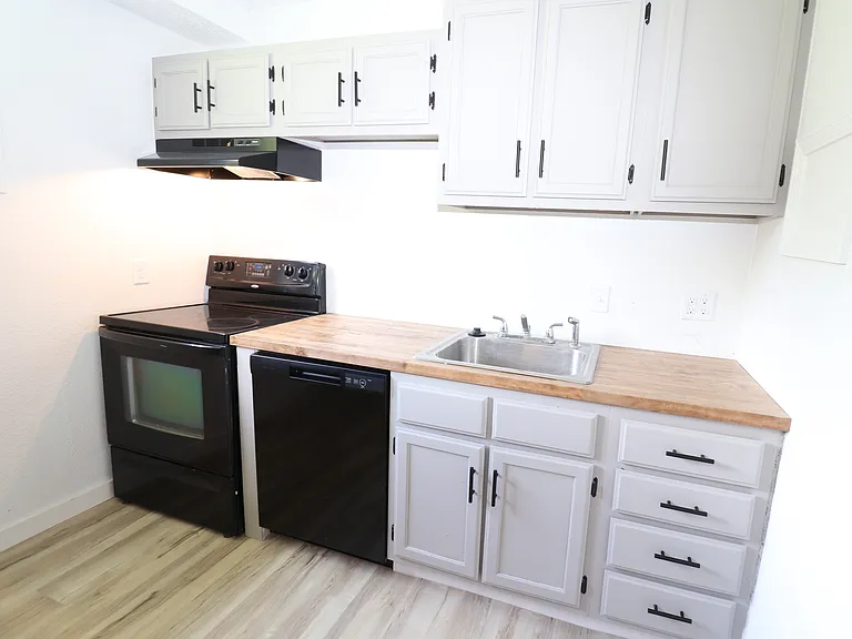21 Larue St #3 — Photo 1