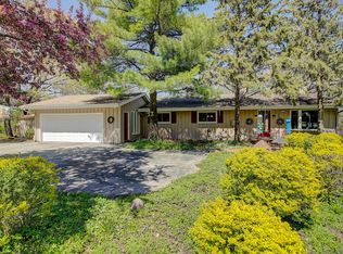 2211 Hillside Dr, Delafield, WI 53018