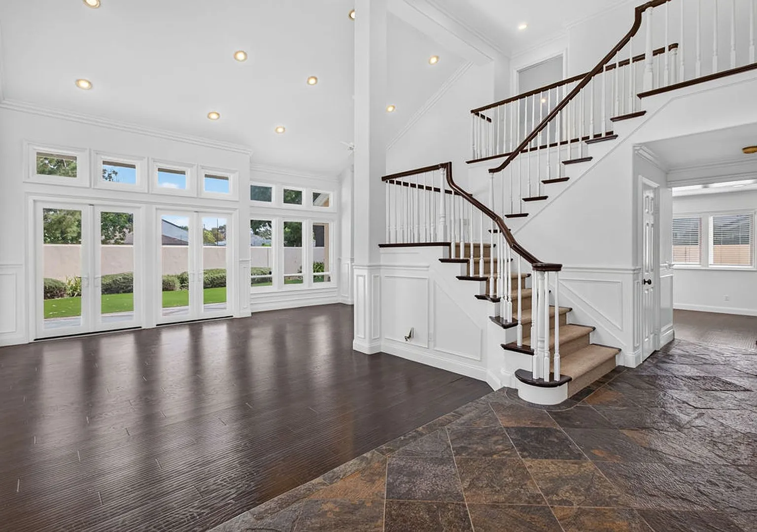 Exquisite 5-Bedroom Woodbridge Executive Estate | Modern Luxury & Resort-Style Lake Living — Photo 3