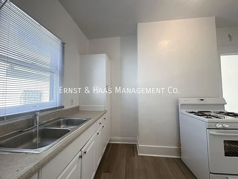 335 N Virginia Ct #D — Photo 9