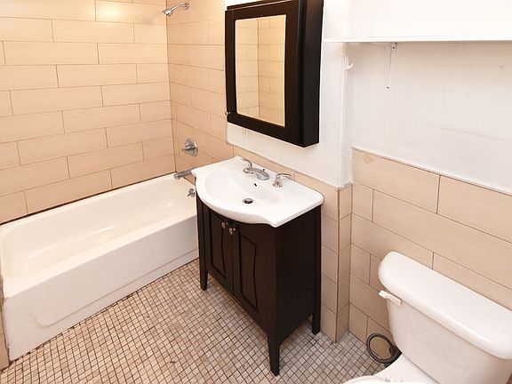 4th image of 526 E 6th St #4