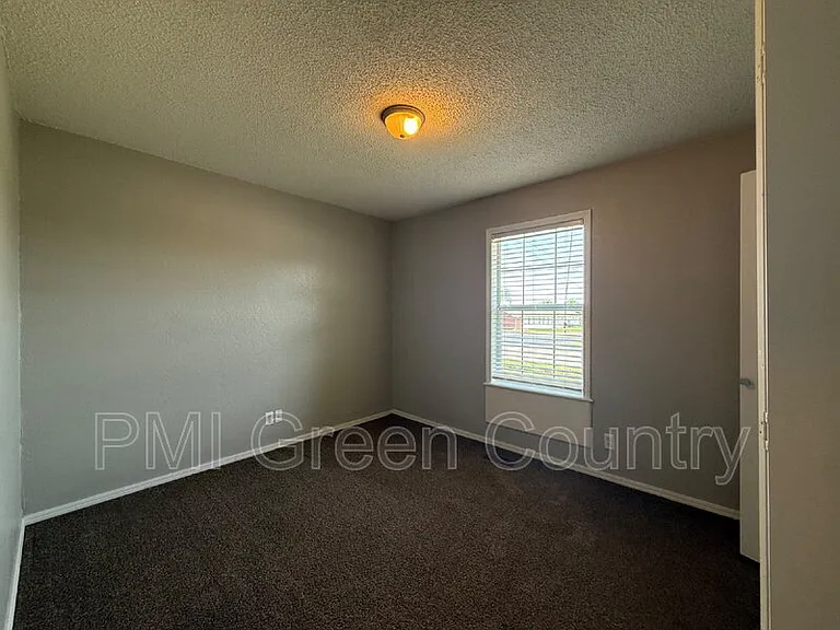 900 W Norman St — Photo 12