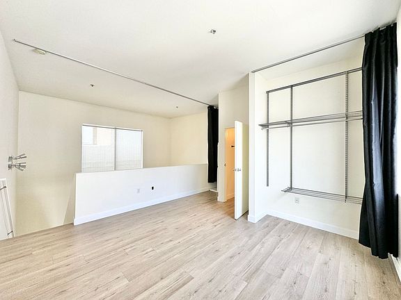 5th image of 1944 State St Unit 13