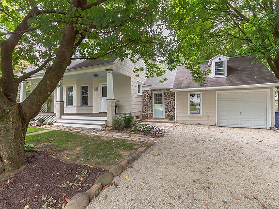 3rd image of 21 Belvedere Ave