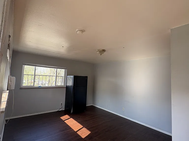 274 E Nottingham Rd #6 — Photo 1