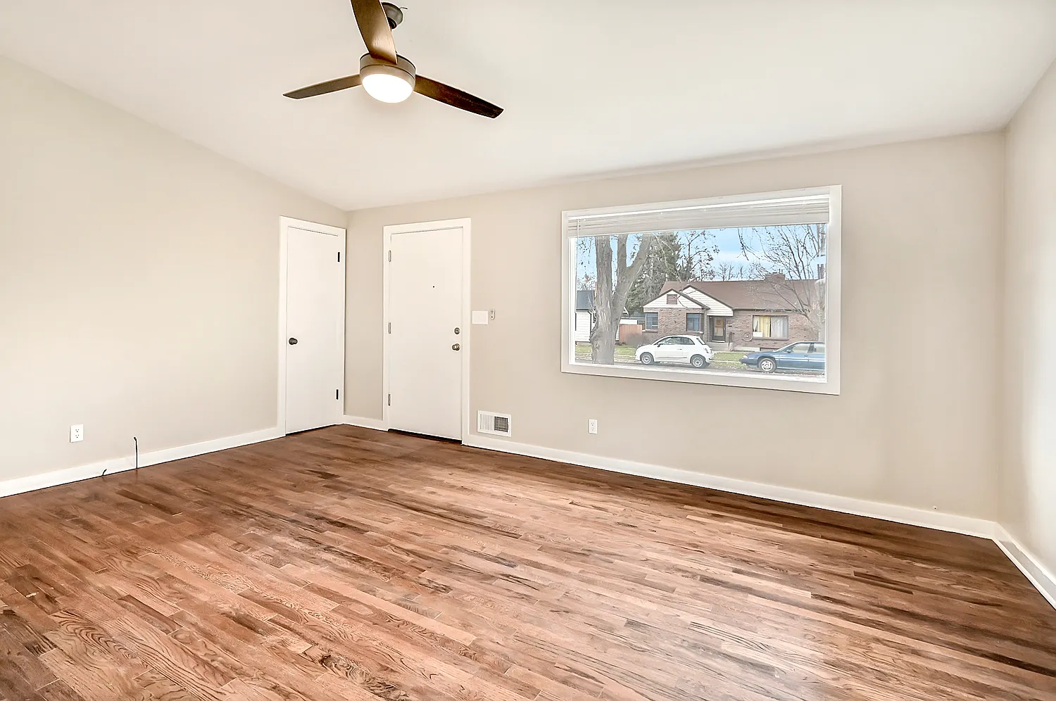 2517 W Woodlawn Ave — Photo 2