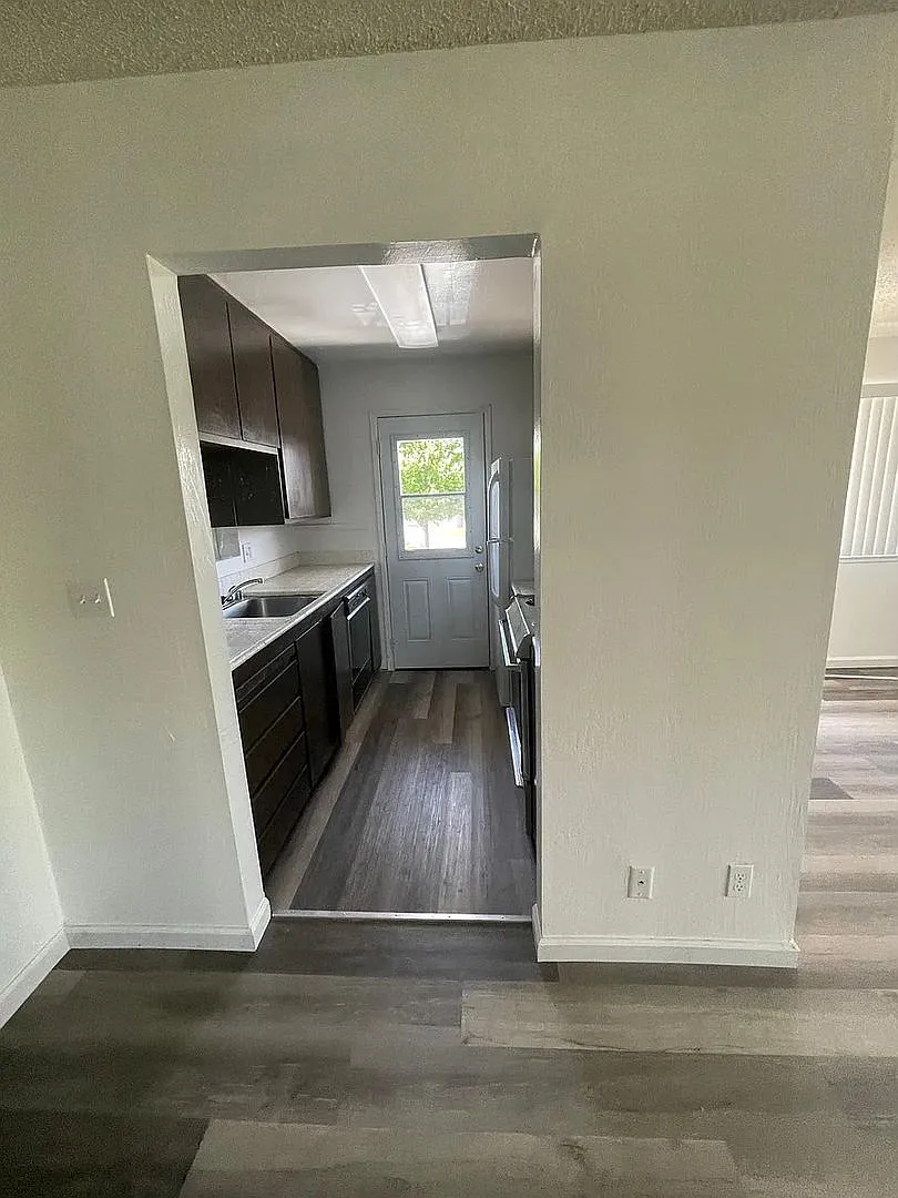 Building Photo - 3713 Park Dr #4