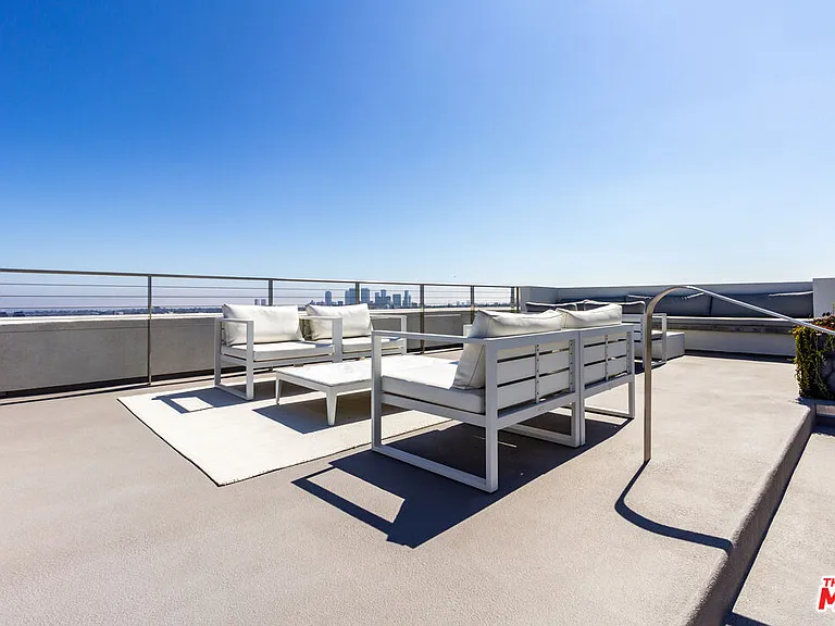 838 N Doheny Dr #203 — Photo 24