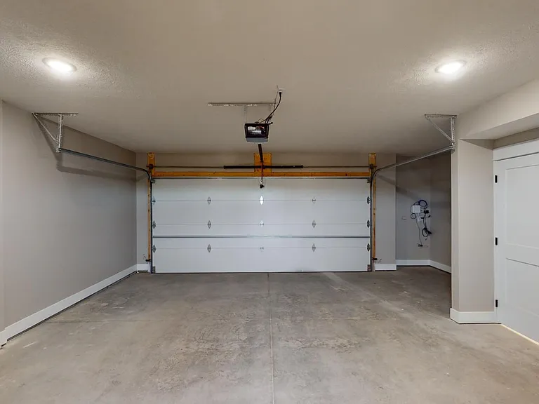 E30 Townhouses E — Photo 15