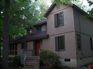 6 Appleseed Rd, Pocono Pines, PA 18350