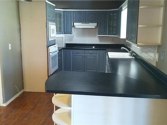 5th image of 1049 Hillwood Dr