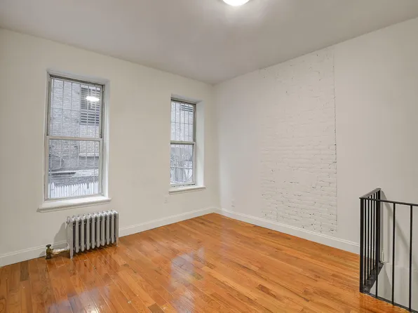 321 West 47th Street image 1 of 7