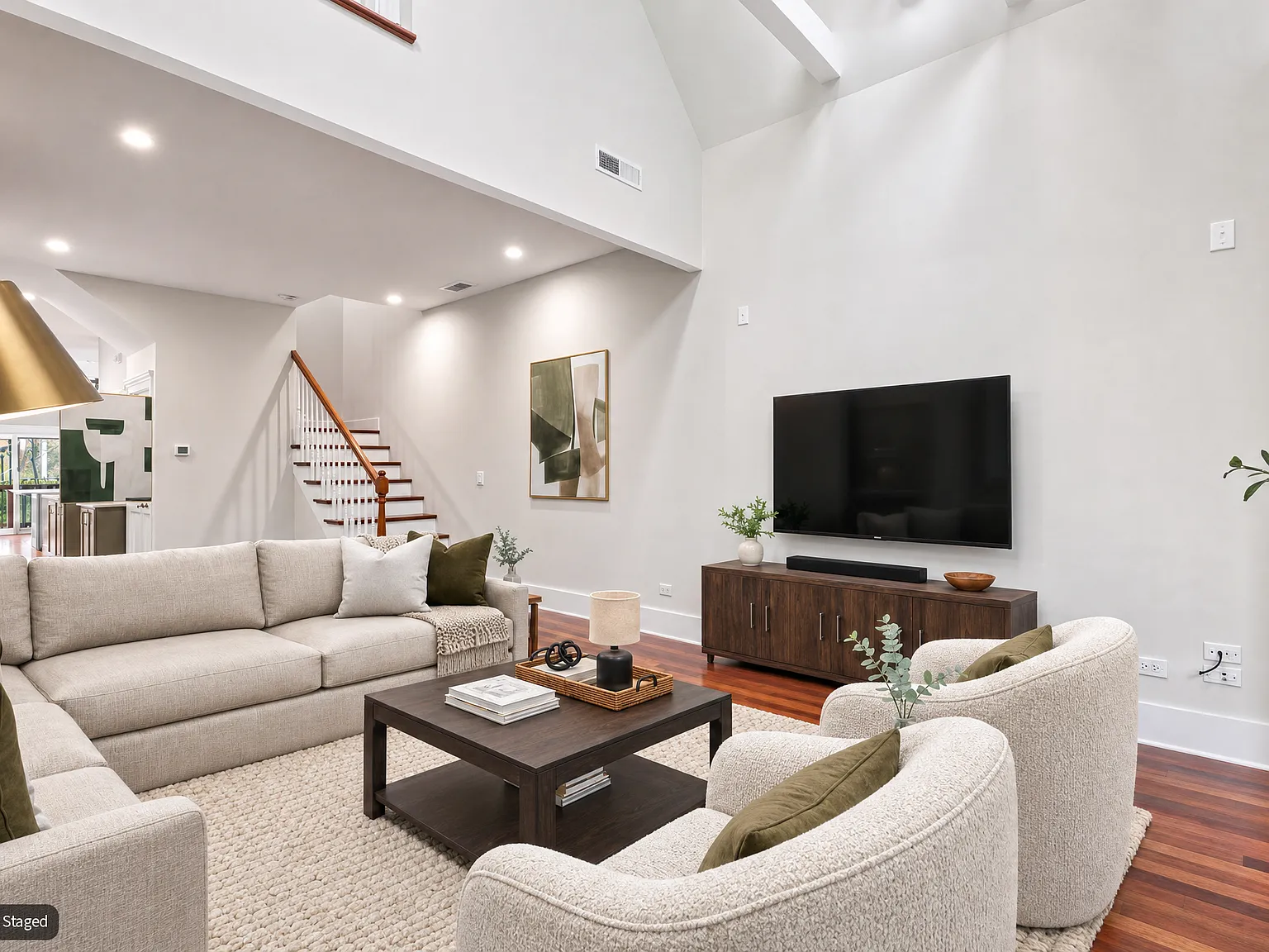 3 bed, 2100 sqft, $6,000 — Photo 2