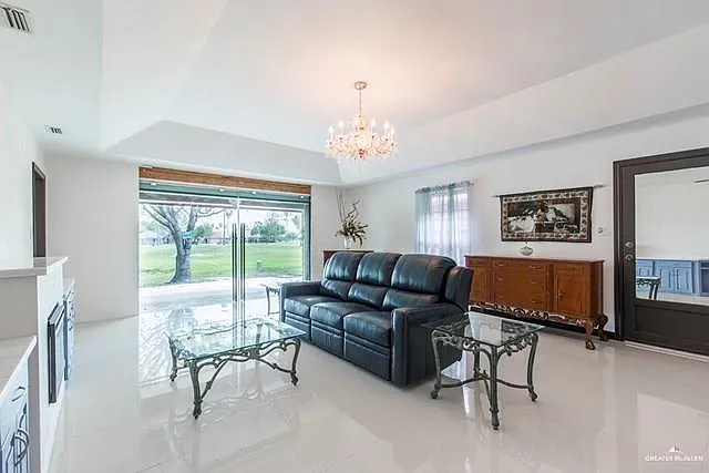 2717 Ashley Ct — Photo 3