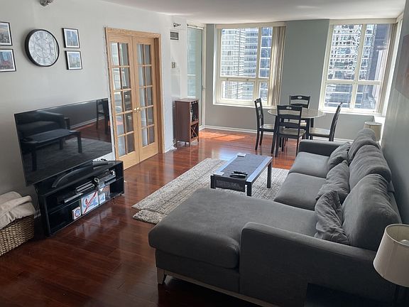 5th image of 345 N La Salle Dr APT 1905