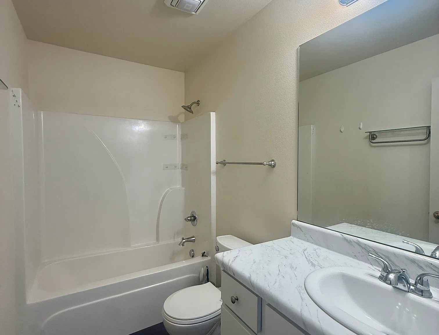 3 bed, 1300 sqft, $1,500 — Photo 4