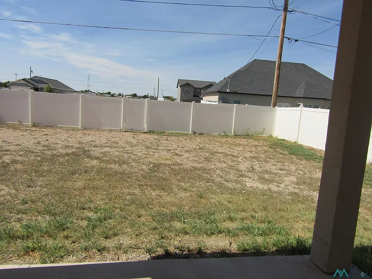 2404 W Briscoe Ave — Photo 31