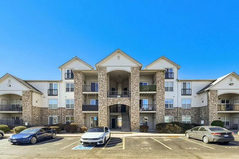 7292 S Blackhawk St #2305