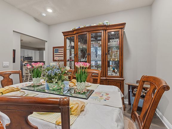 2nd image of 914 Ridge Rock Ln