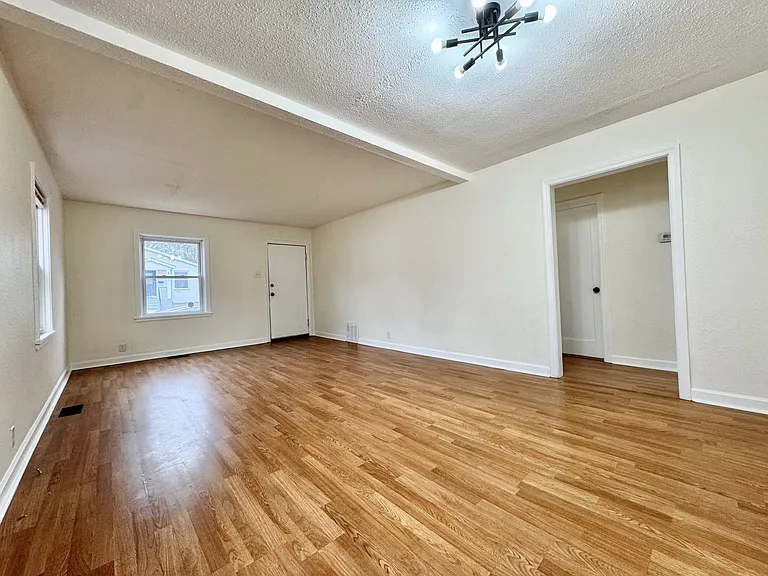 1309 Gerst Ave — Photo 4