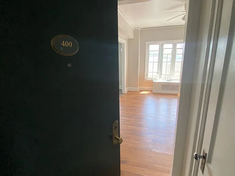 Oak Grove Apartment Hotel — Photo 18