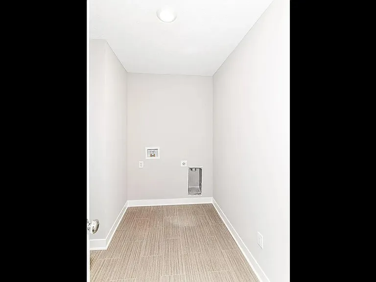 1936 Rowena Ln — Photo 25