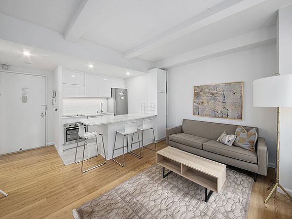 5th image of 150 W 51st St APT 1426