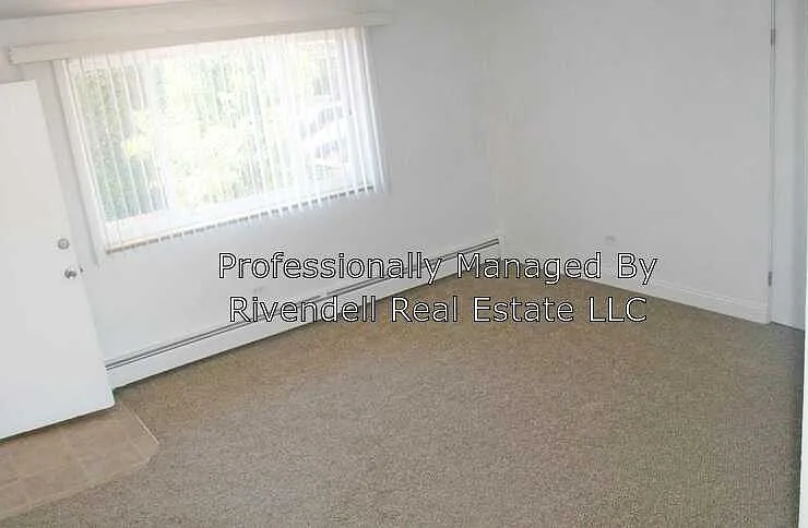 2 bed, 1.0 bath, 900 sqft, $1,095 — Photo 2