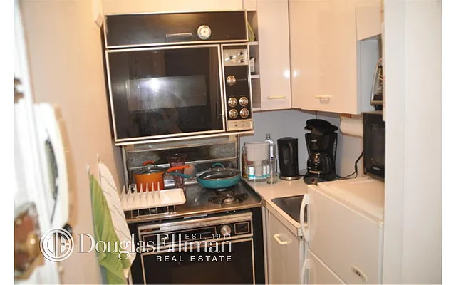 Rented by Douglas Elliman | media 32