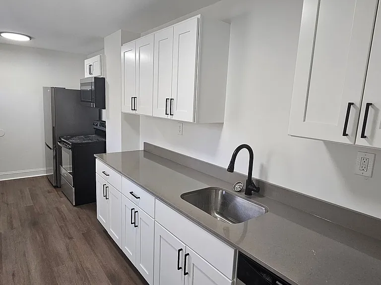 Amoskeag Apartments — Photo 21