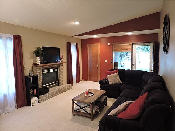 3rd image of 905 N 6th Avenue Cir