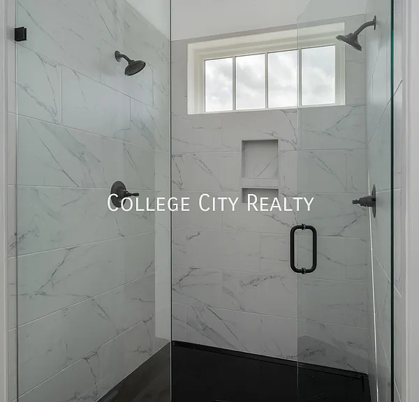 1405 8th St — Photo 37