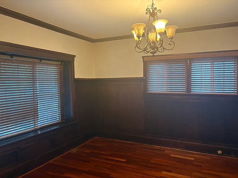 2320 S La Salle Ave — Photo 11